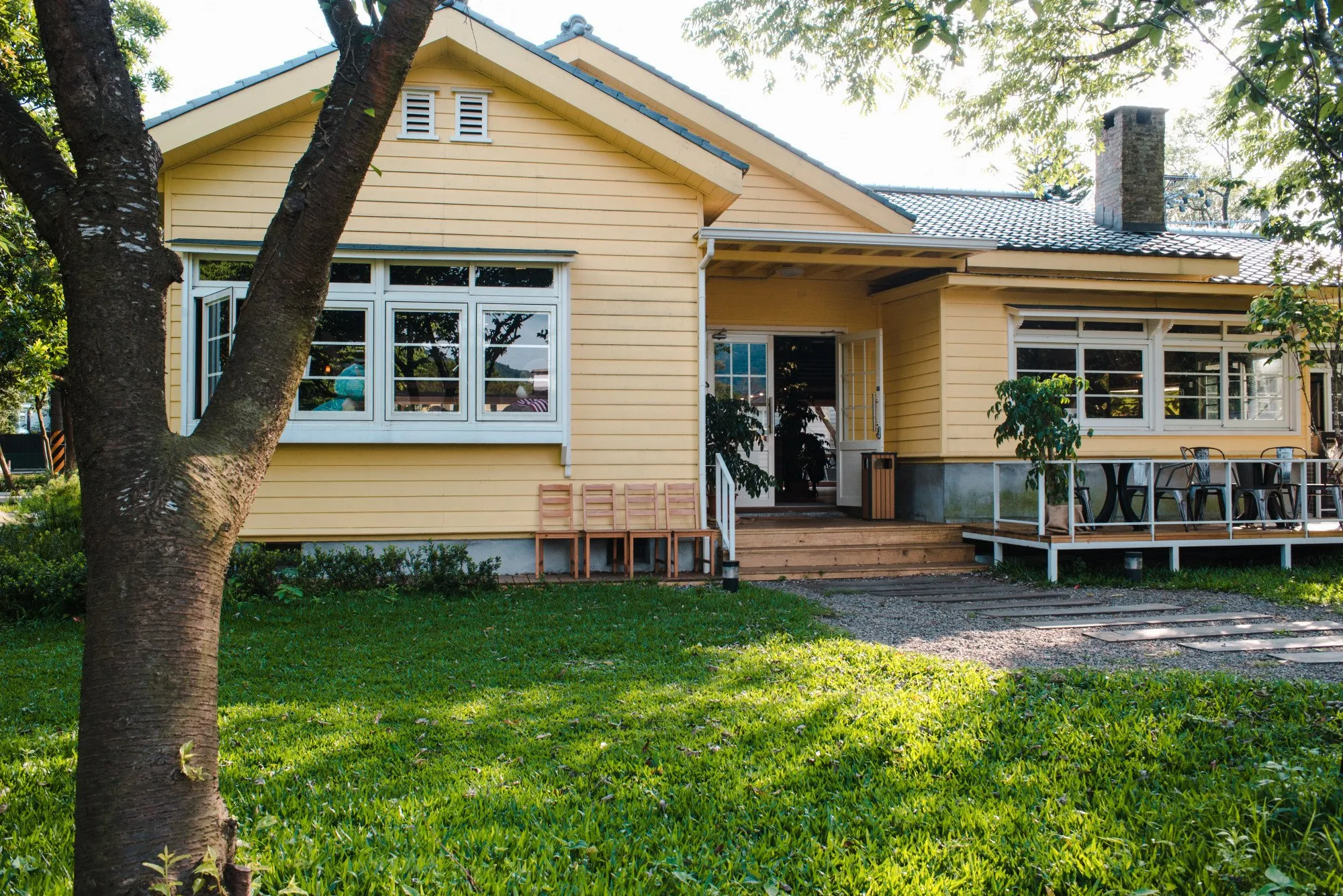 Older single-storey home with deep window bays and a covered porch, the kind of bungalow DITA Pro Clean cleans in Royal Oak, Michigan