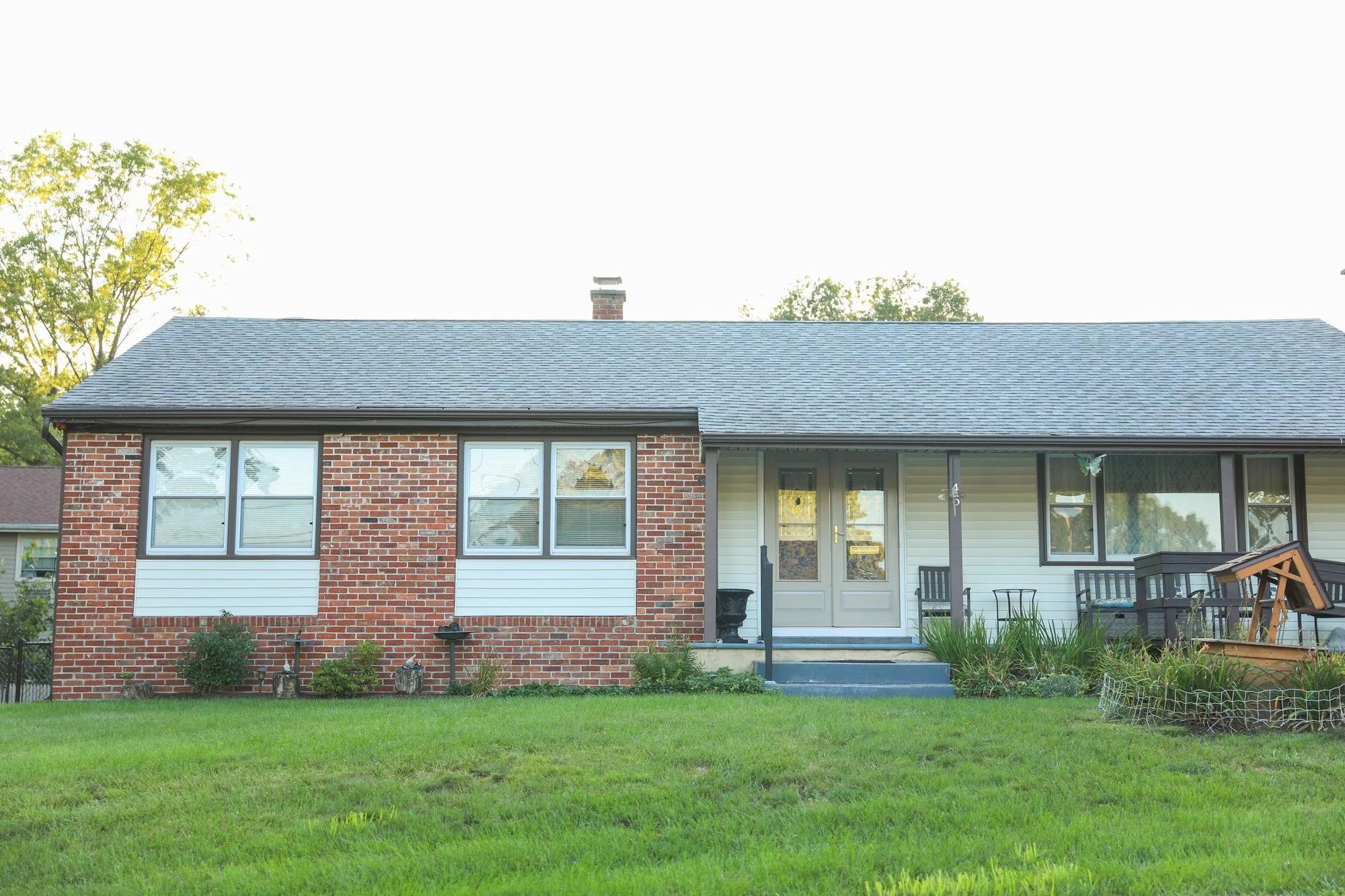 Single-storey brick ranch home of the kind DITA Pro Clean cleans across Sterling Heights, Michigan